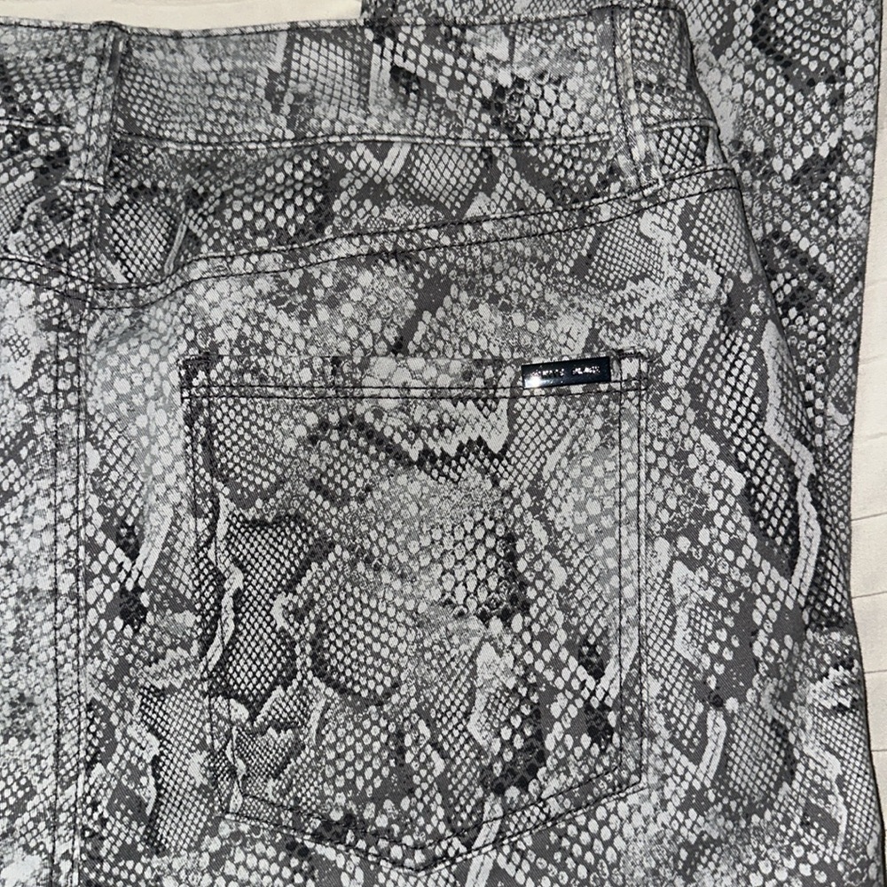 WHBM Gently used Snake Print Women’s Jeans - Picture 7 of 7